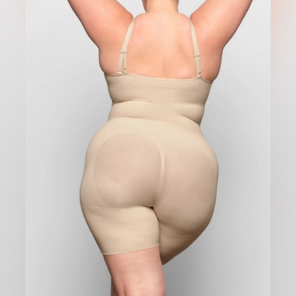 - Open bust skims shape wear (butt lifting ) - Picture 4 of 4